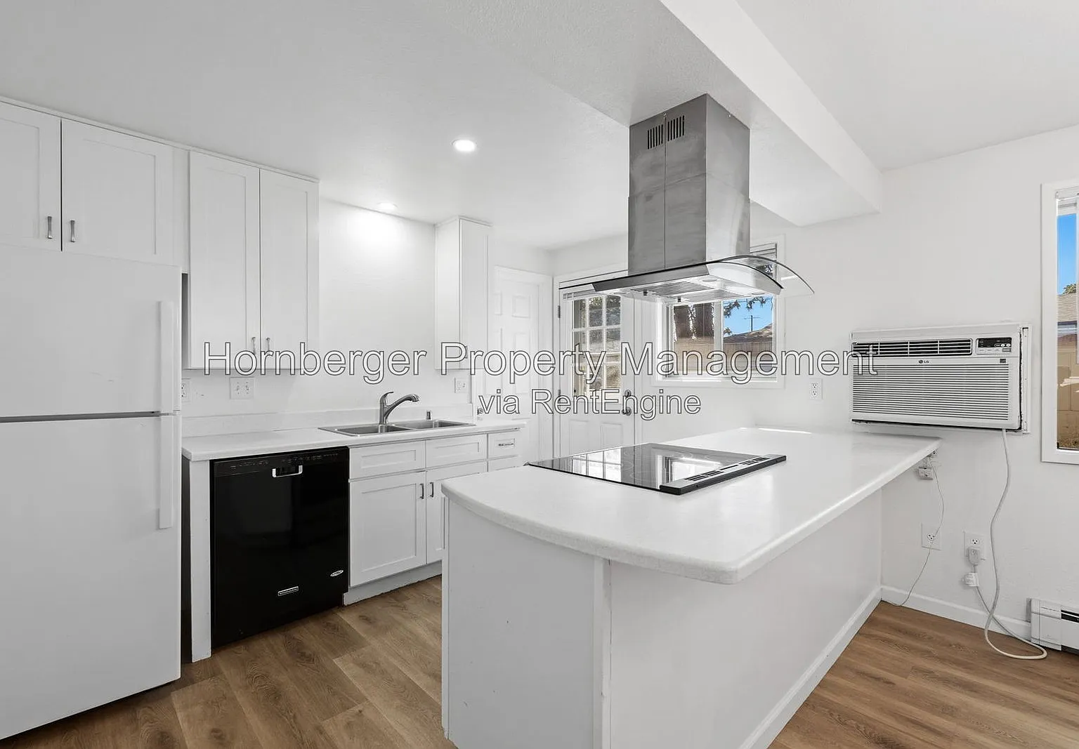 4 bed, 1.0 bath, 1940 sqft, $1,875 — Photo 1