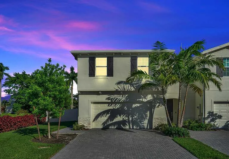 4246 Lagoon Shore Dr — Photo 26