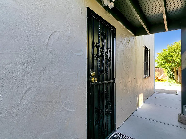 1800 Georgia St #B — Photo 12