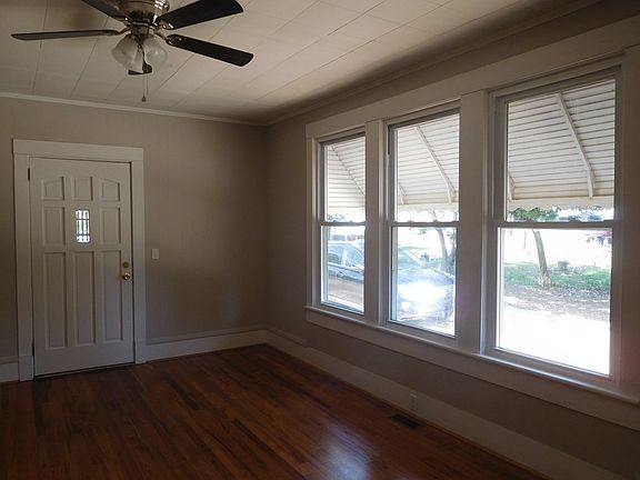 4th image of 323 Robinson Dr