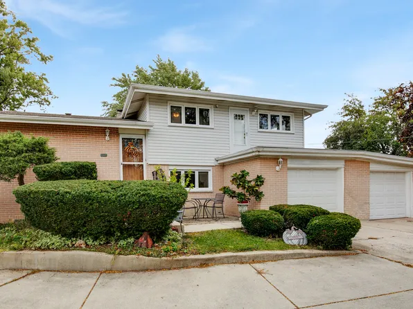 2521 Gayle Ct, Glenview, IL 60025