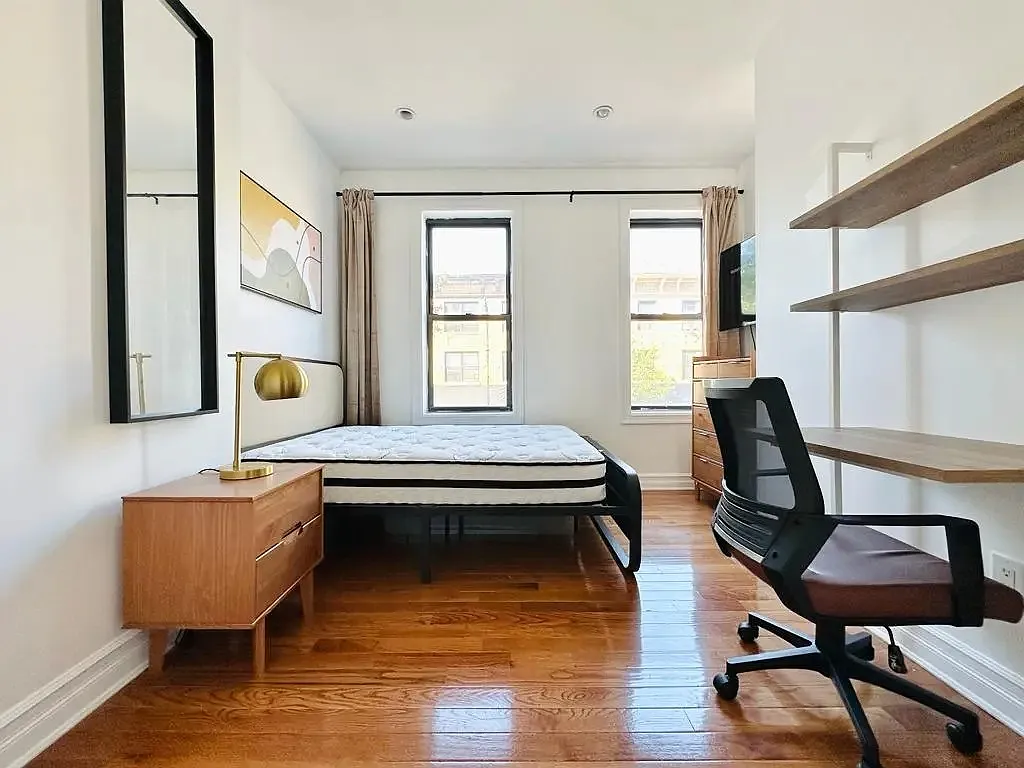 4 bed, 4.0 bath, 1200 sqft, $1,220 — Photo 1