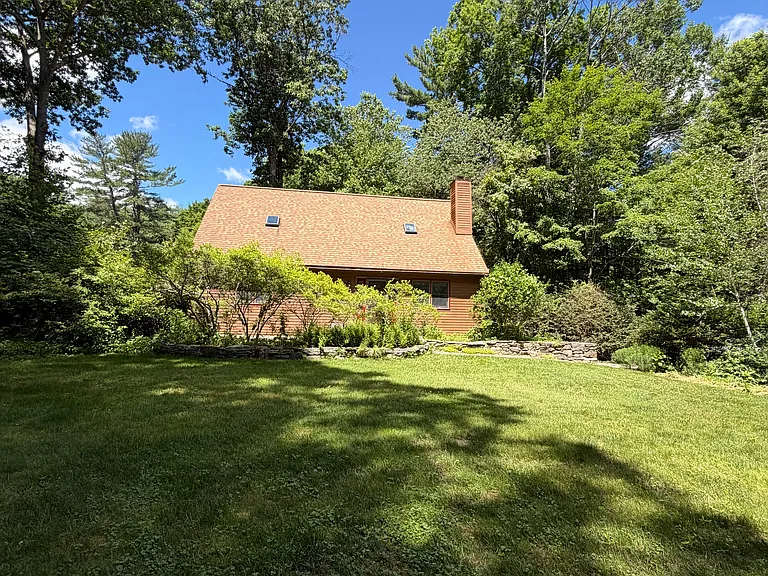 11 Gulf Rd — Photo 1