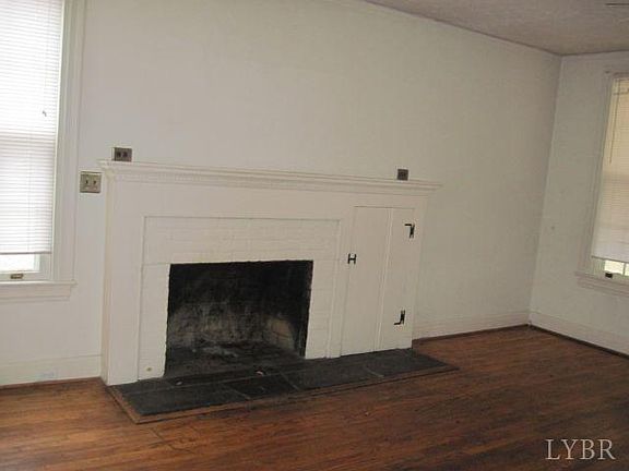 5th image of 1720 Lakeside Dr