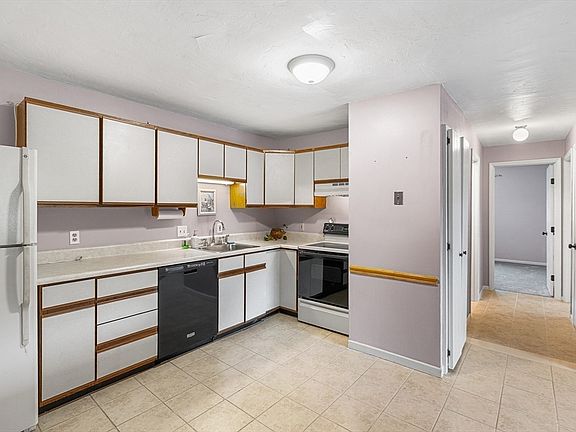 4th image of 6 Apricot St APT 10