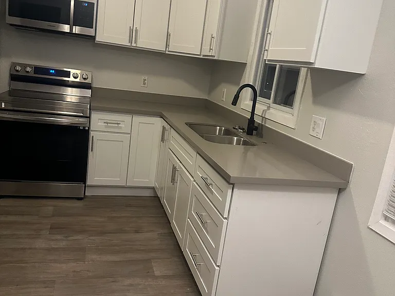 1122 S Woodlawn St #2 — Photo 5