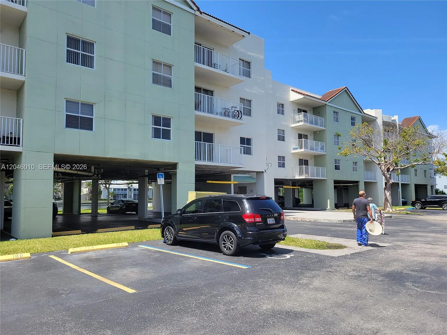 Saga Bay Gardens Condo — Photo 2