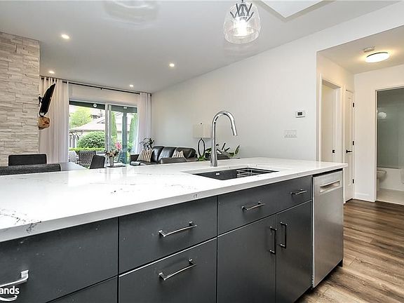 5th image of 661 Johnston Park Ave #2
