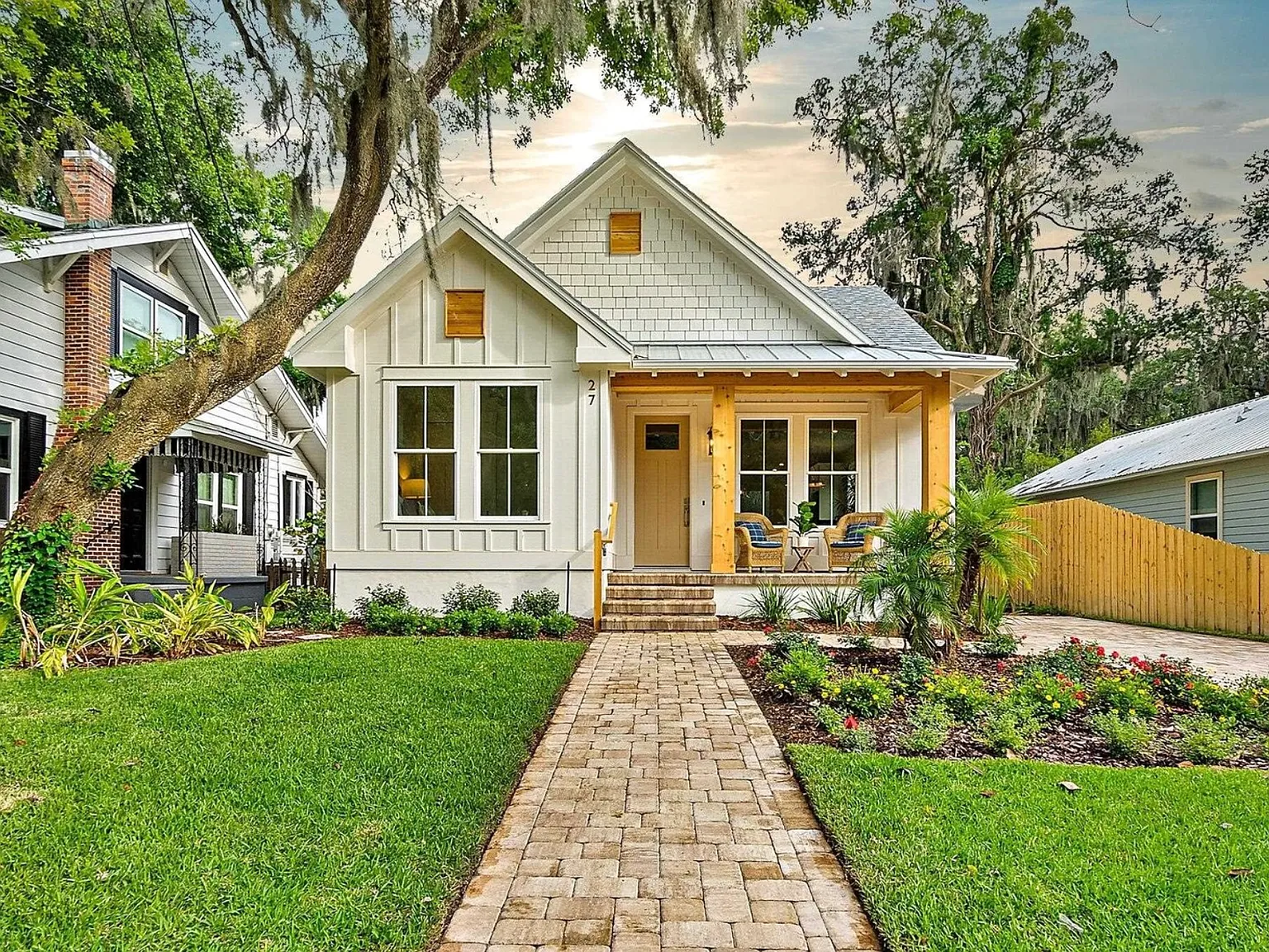 27 Fullerwood Dr — Photo 1
