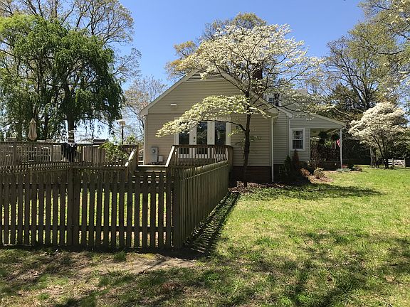 Side yard and garden fence