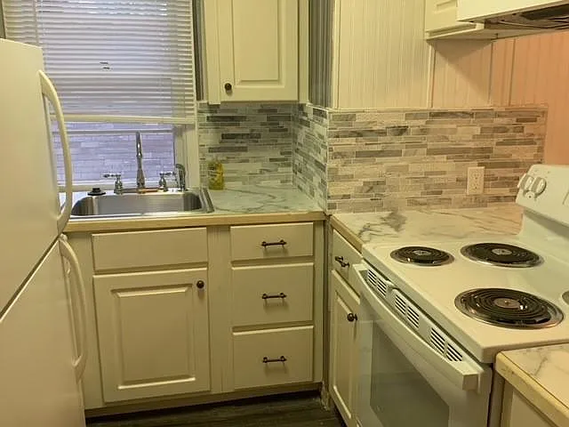 636 S Loomis Ave #C — Photo 8