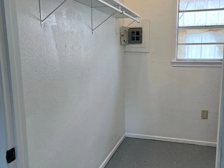 1711 Norwich Ave — Photo 3