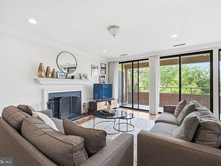 601 Wilkes St #301 — Photo 4