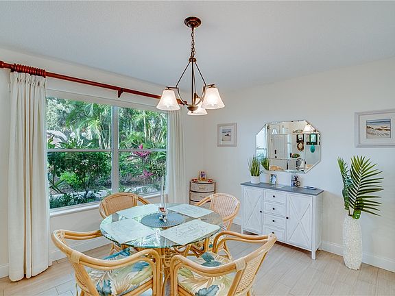 5th image of 1422 Coral Oak Ln