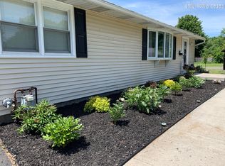 2 Chapman Dr, Albany, NY 12203