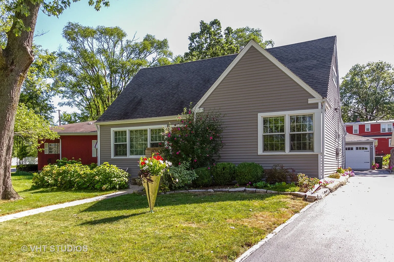 18333 Stewart Ave photo 1