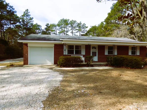 1388 W Pennsylvania Ave, Southern Pines, NC 28387
