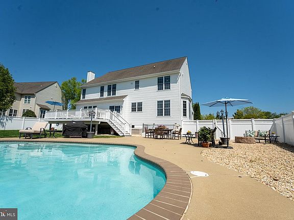 5th image of 1294 Anglesey Dr