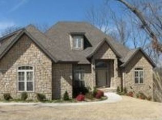 701 NE Essex Ct, Bentonville, AR 72712