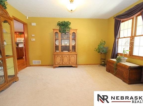 5th image of 22090 Hilltop Ave