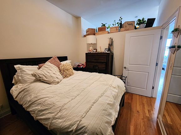 4th image of 918 W Belmont Ave #20