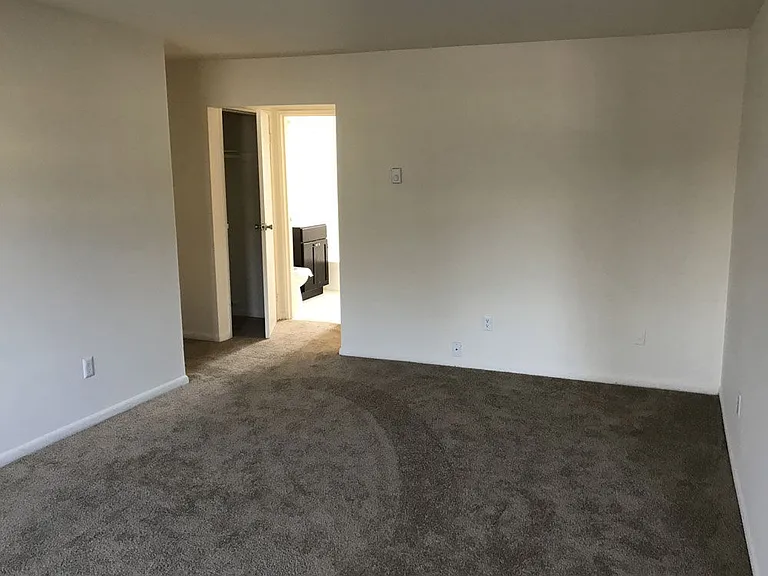 586 Main St — Photo 14