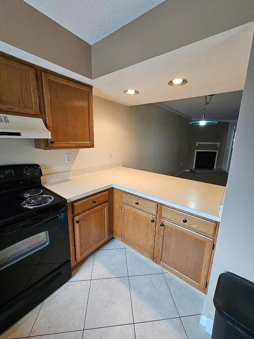 1 bed, 1.5 bath, 1096 sqft, $1,800 — Photo 4