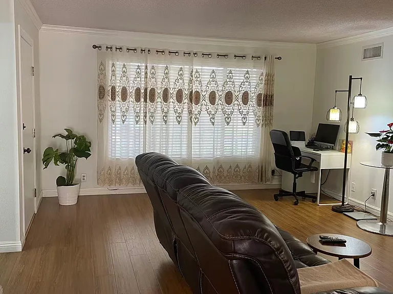 1021 E Harrington Way — Photo 4
