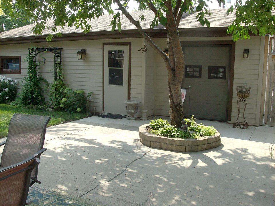 817 N Main St, Aberdeen, SD 57401 Zillow
