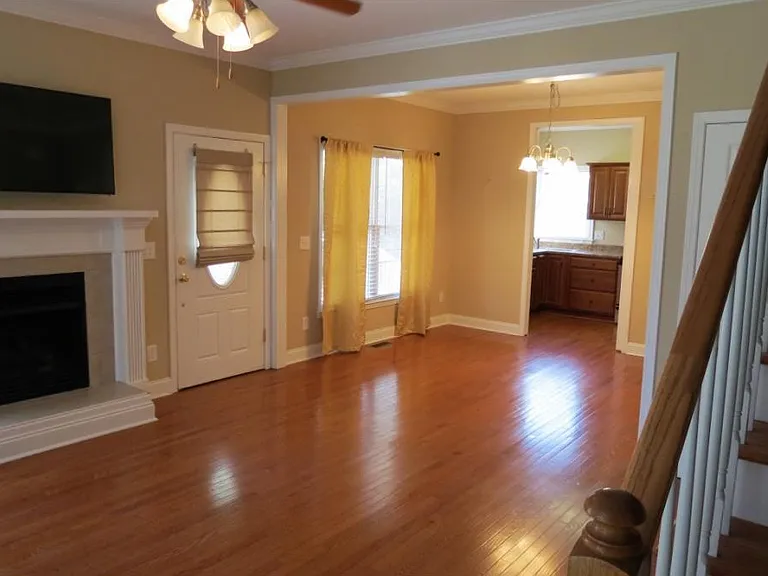 10 Charleston Ct — Photo 4