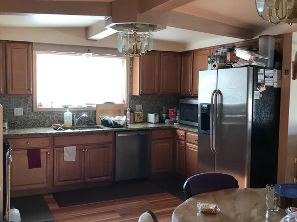 5353 Windham Dr, Sterling Heights, MI 48310