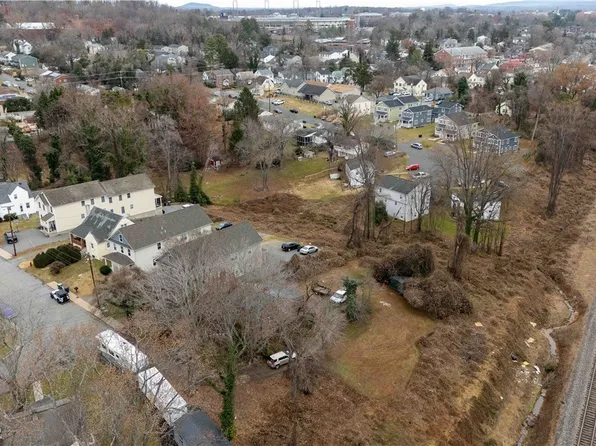 128 Summit St, Charlottesville, VA 22903