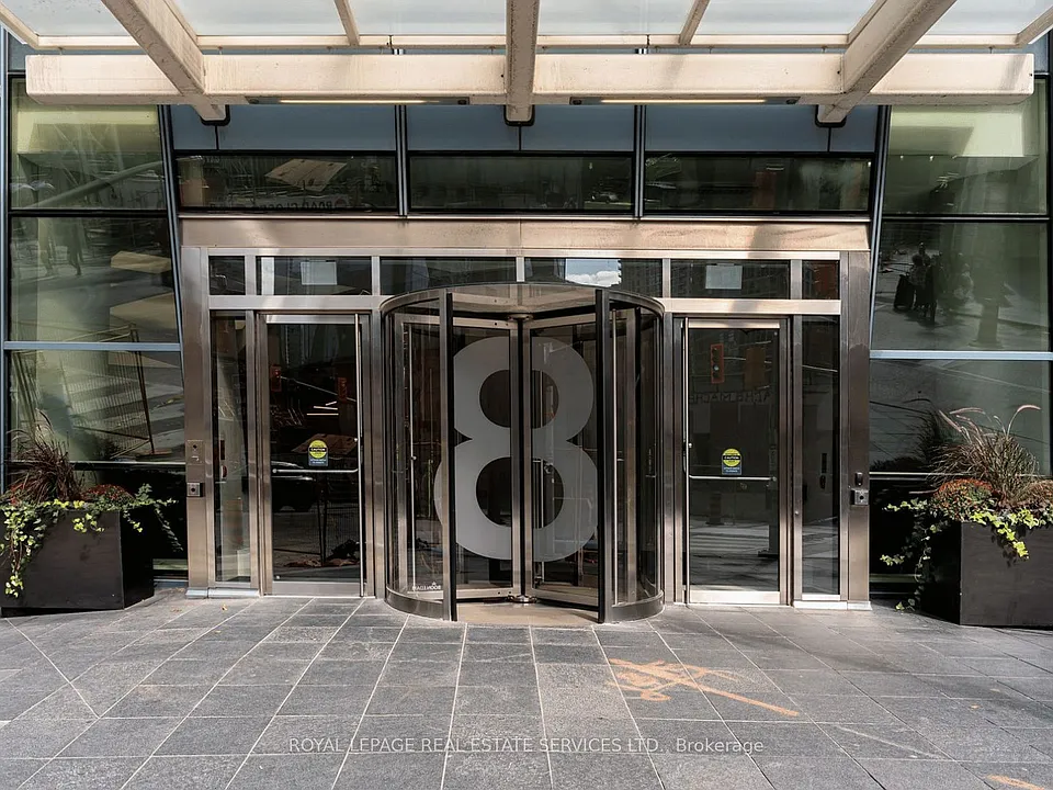 8 The Esplanade #2802