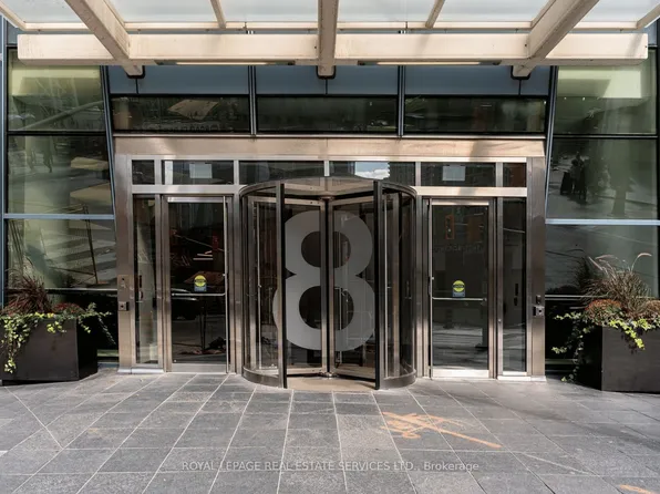 8 The Esplanade St #2802, Toronto, ON M5E 0A6
