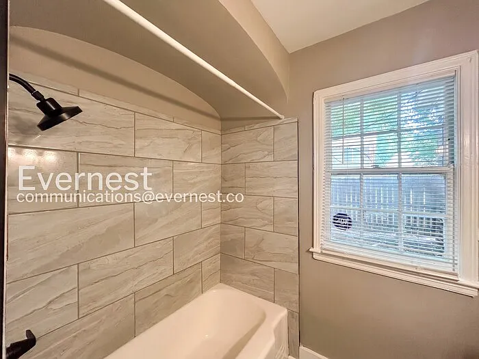 3376 Spottswood Ave — Photo 10