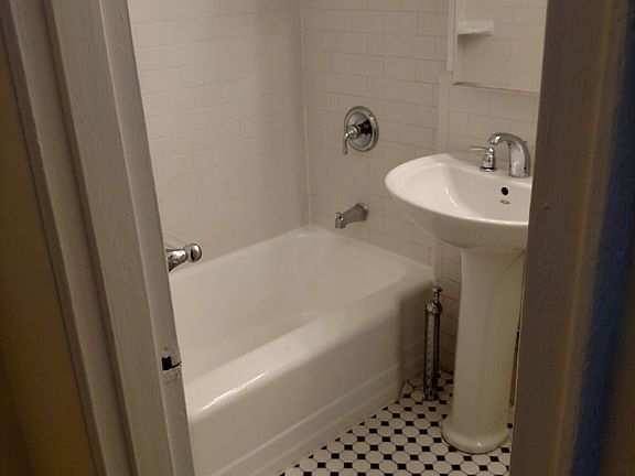 4th image of 93-35 Lamont Ave #6G