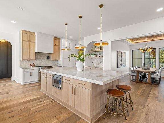 2nd image of 118 Collins Hill Ln