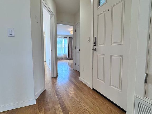 5th image of 118 Holloway Ave