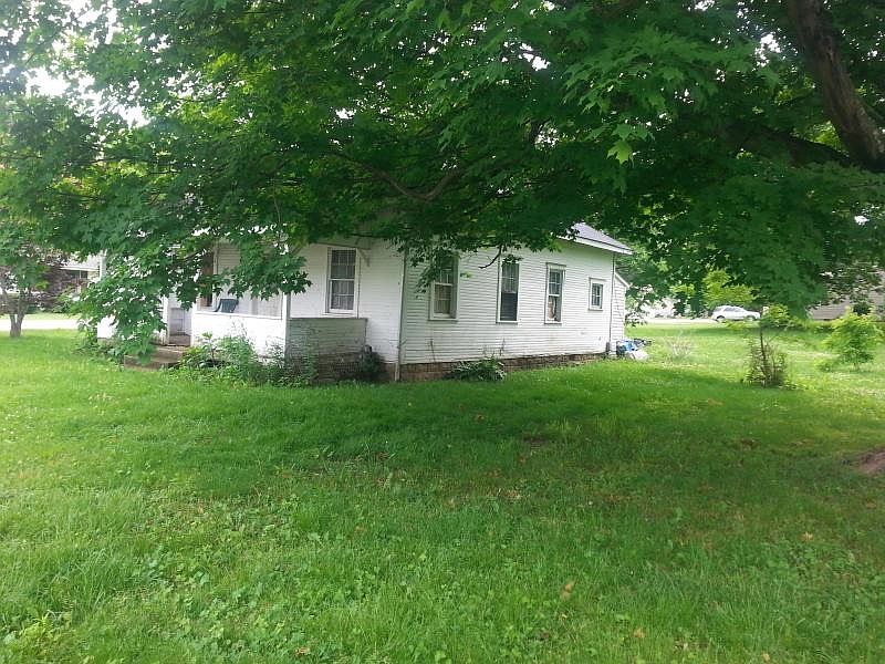 2nd image of 5603 Orchid Dr NE
