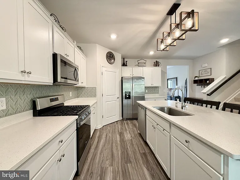 311 Rock Raymond Dr — Photo 9