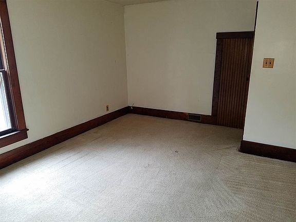 5th image of 509 W Linden Ave