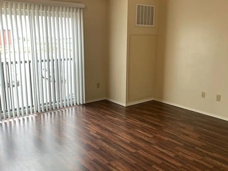 University Hills Village — Photo 39