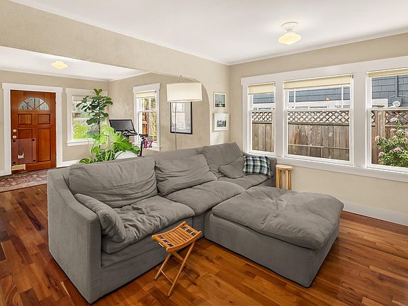 5th image of 2707 Queen Anne Ave N