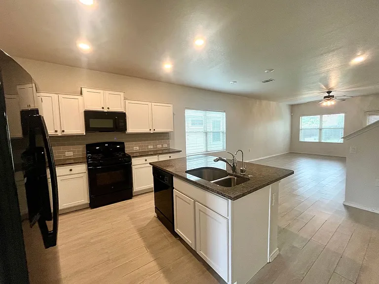 6011 Travis Smt — Photo 7