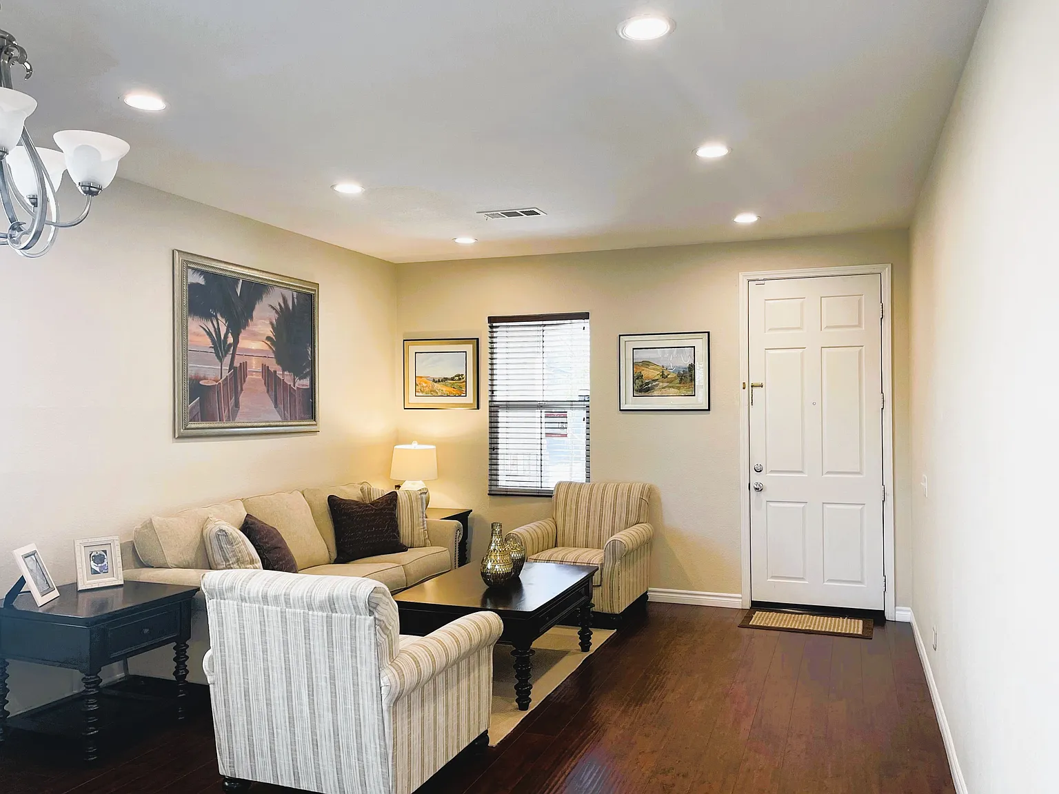 4 bed, 2.5 bath, 2117 sqft, $3,500 — Photo 2