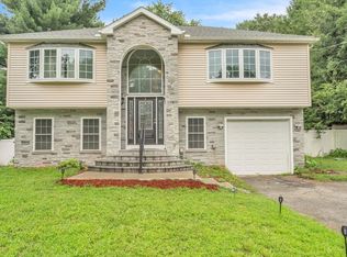 15 Bailey St, Agawam, MA 01001