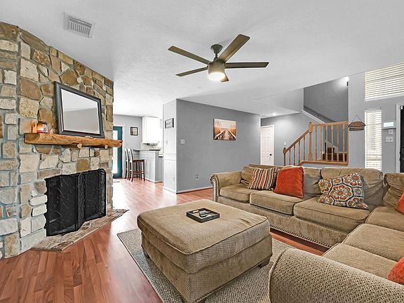4th image of 1013 Bayou Vista Dr