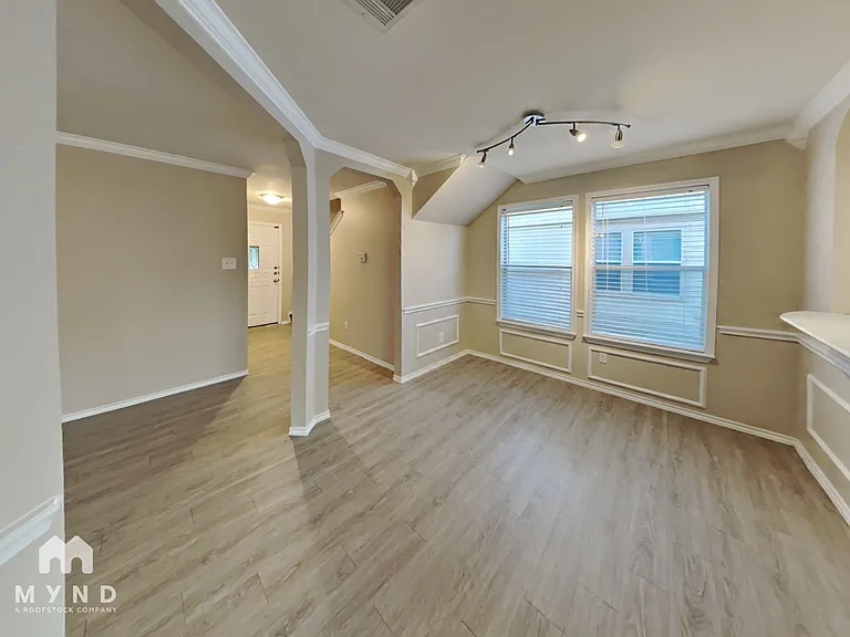 5644 Brougham Way — Photo 9