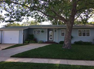 6625 SW Fieldwood Dr, Topeka, KS 66619