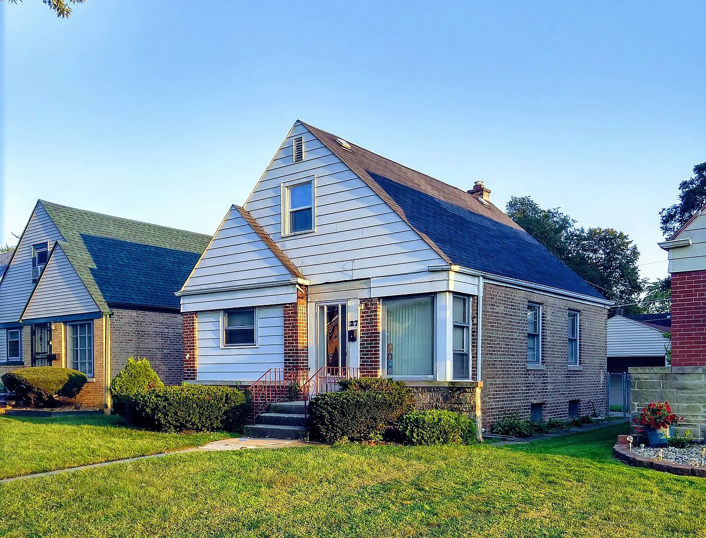 27 163rd St photo 1